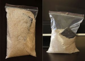 selular dentro de saco plástico com arroz
